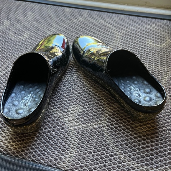 Walking Cradles Black patent slip on shoes - Picture 6 of 6